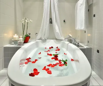 Deluxe Suite Bath Tub
