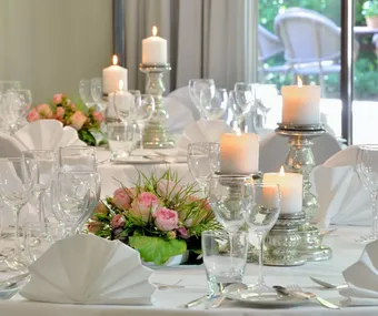 Hofgarten set table