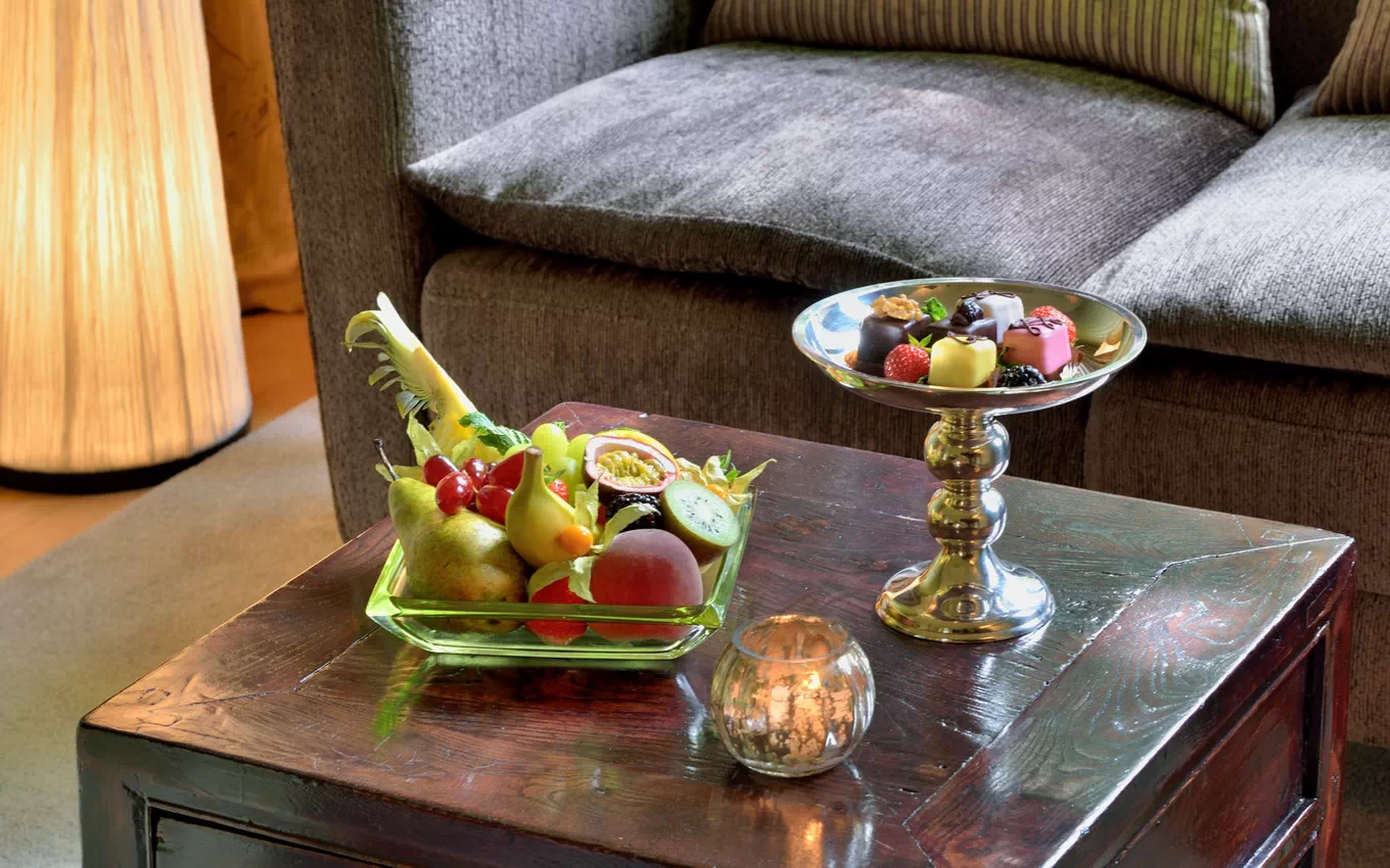 Corner Suite Table